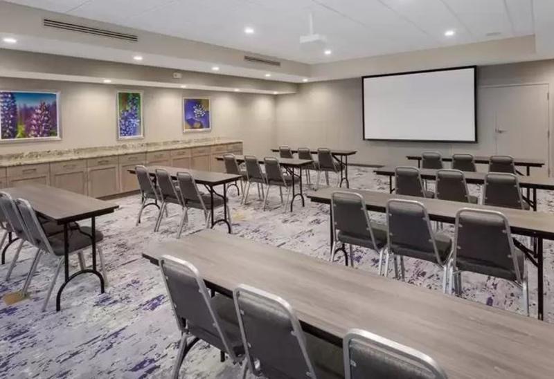 Hampton & - Hartford South Hotel 3*